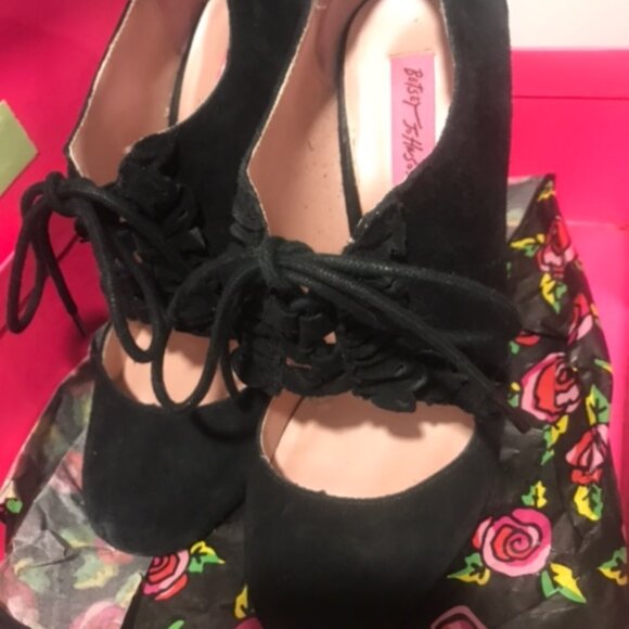 Ladies RARE Betsey Johnson kitten heel booties size 8.5 - Picture 8 of 8